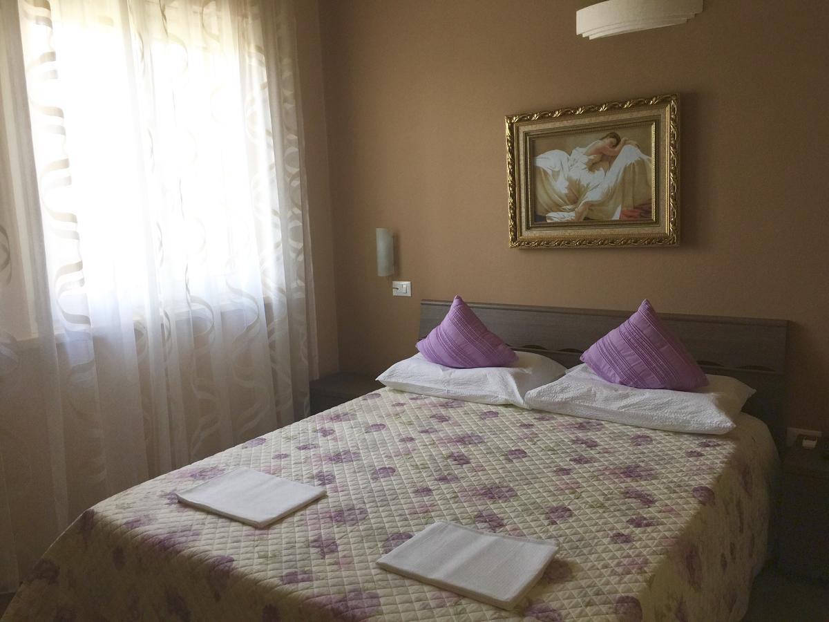 Bba2Passi Bed and Breakfast Marina di Massa Exteriör bild