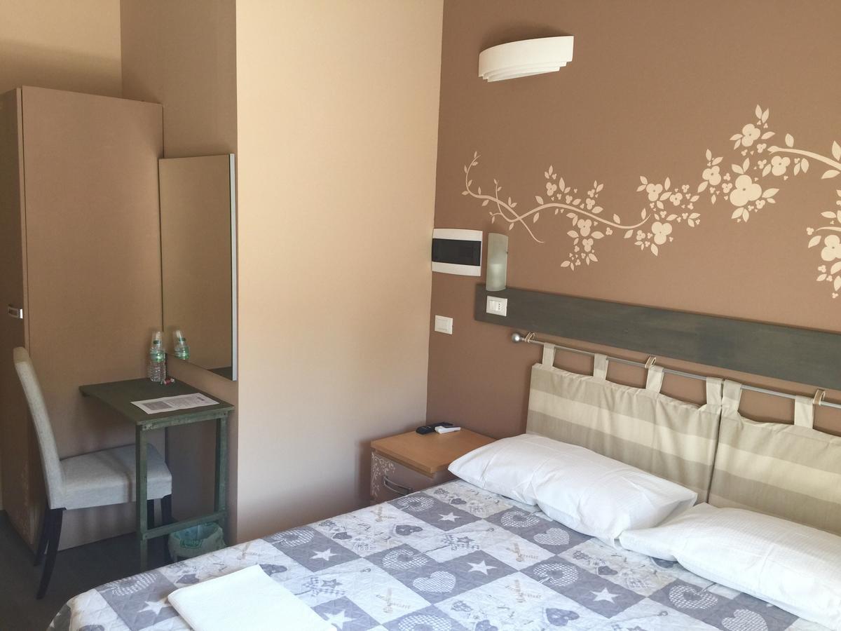 Bba2Passi Bed and Breakfast Marina di Massa Exteriör bild
